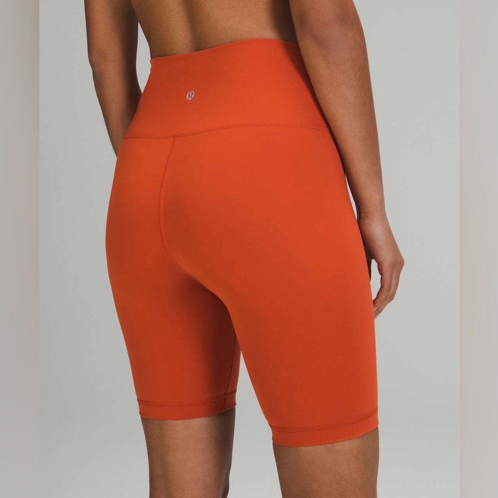 Lululemon Wunder Train High-Rise Short 8"
Canyon Orange